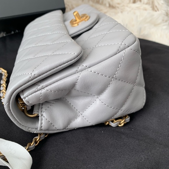 SOLDAuthentic Chanel Pearl Crush mini 21B - Picture 3 of 12